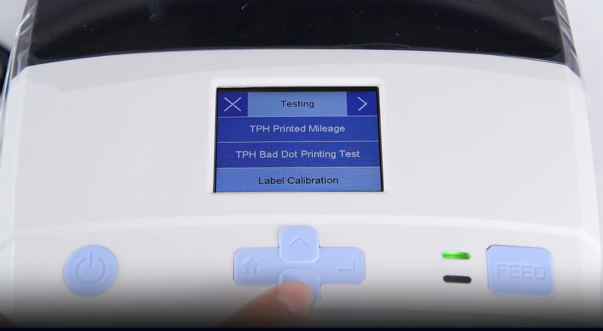 Un close-up of a machine's digital interface showing a testing menu.